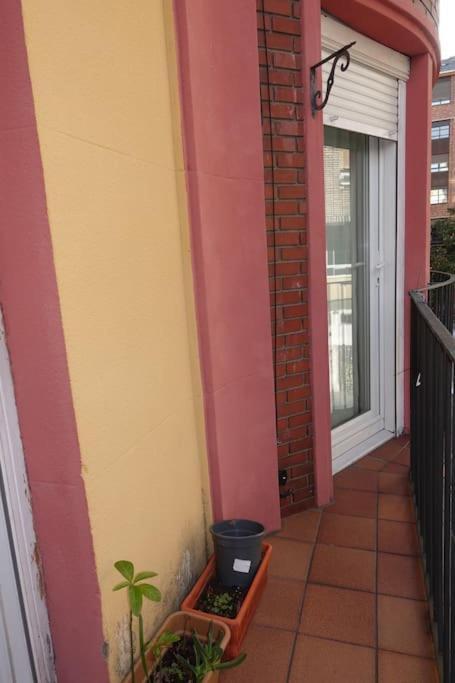 Antolin Yellow Door Apartment
